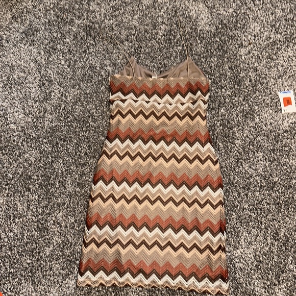 NWT No Comment Brand Zig Zag Design Dress Size Medium - Picture 8 of 8